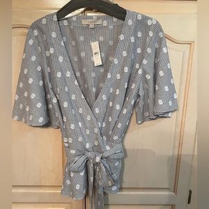 NWT sizeL Loft wrap around top. A great looking top that is denim blue& white.
